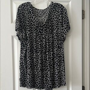 Croft & Barrow Black and White Patterned Blouse